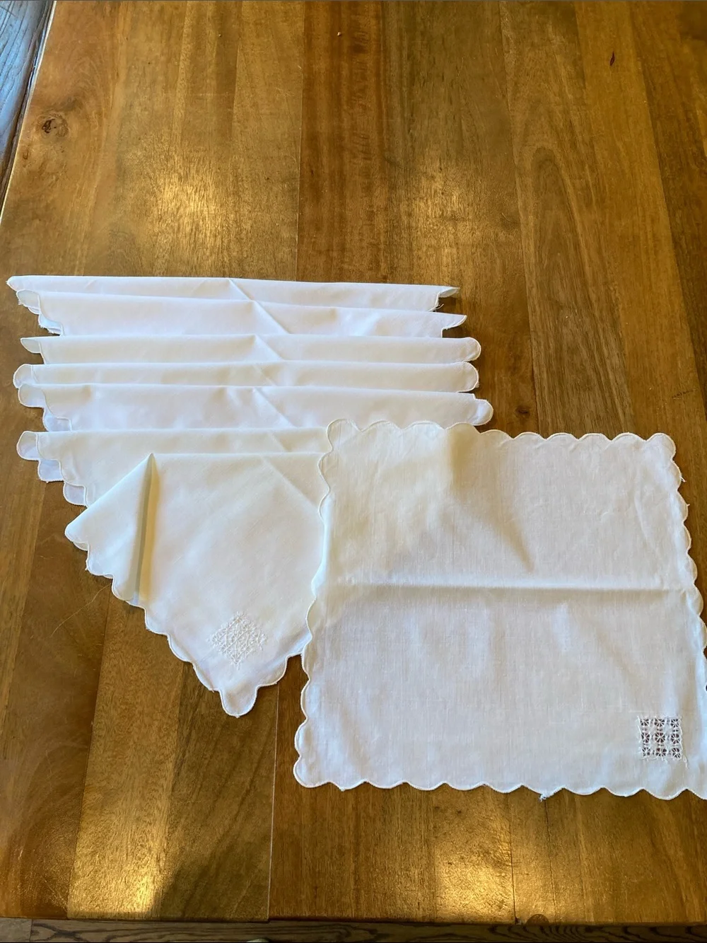 White Scalloped Edge Linen Napkins - Set‎ of 8 Embroidered Classic Timeless